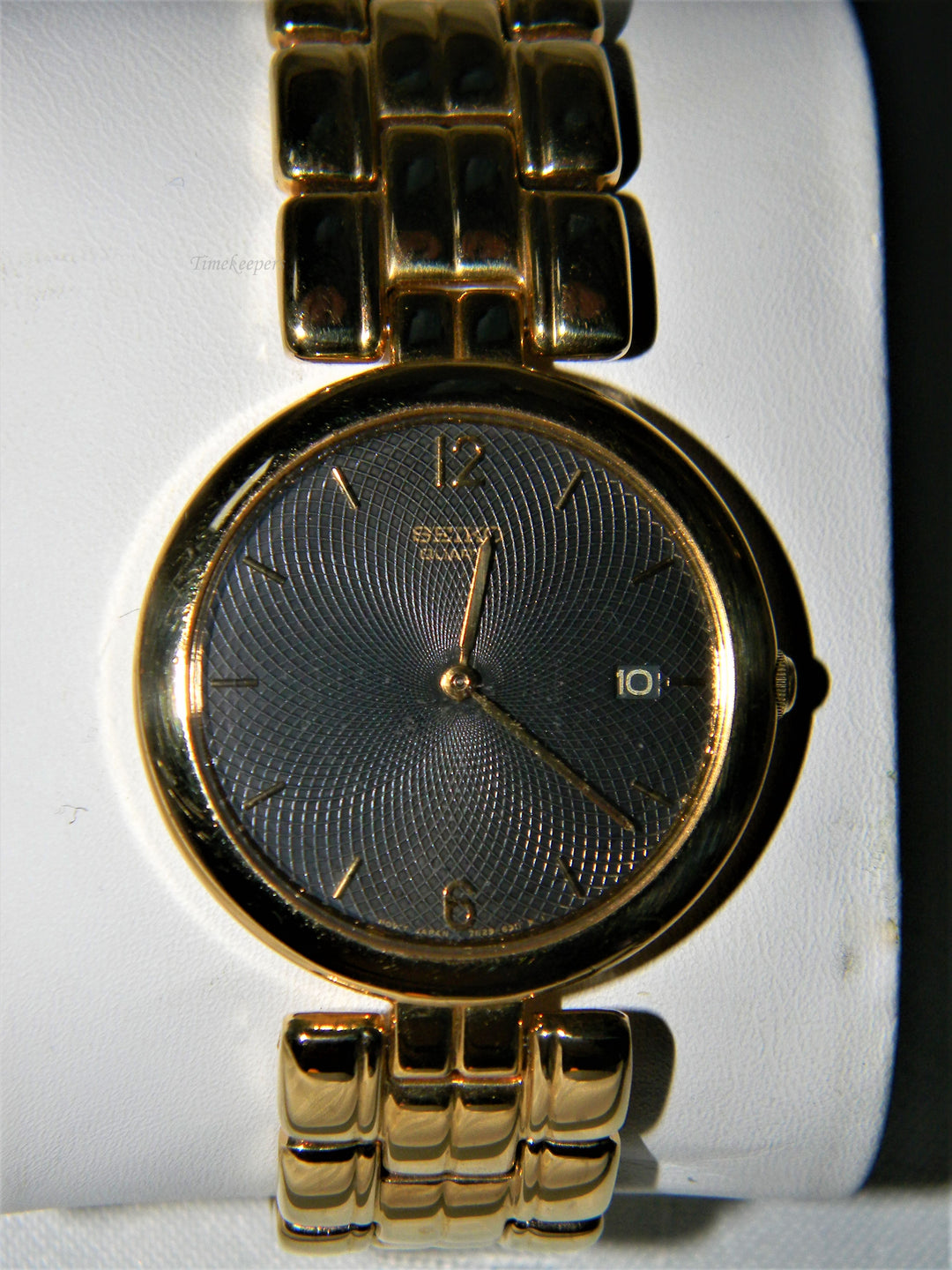j575 Retro Seiko Quartz Black Dial Wrist Watch Bracelet Band in Gold Tone