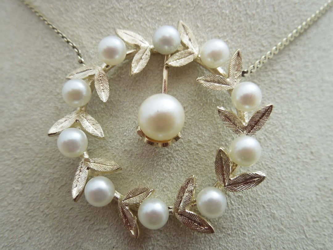 a736 Beautiful Pearl Circle Gold Leaf Pendant with Attached 14k Yellow Gold Necklace