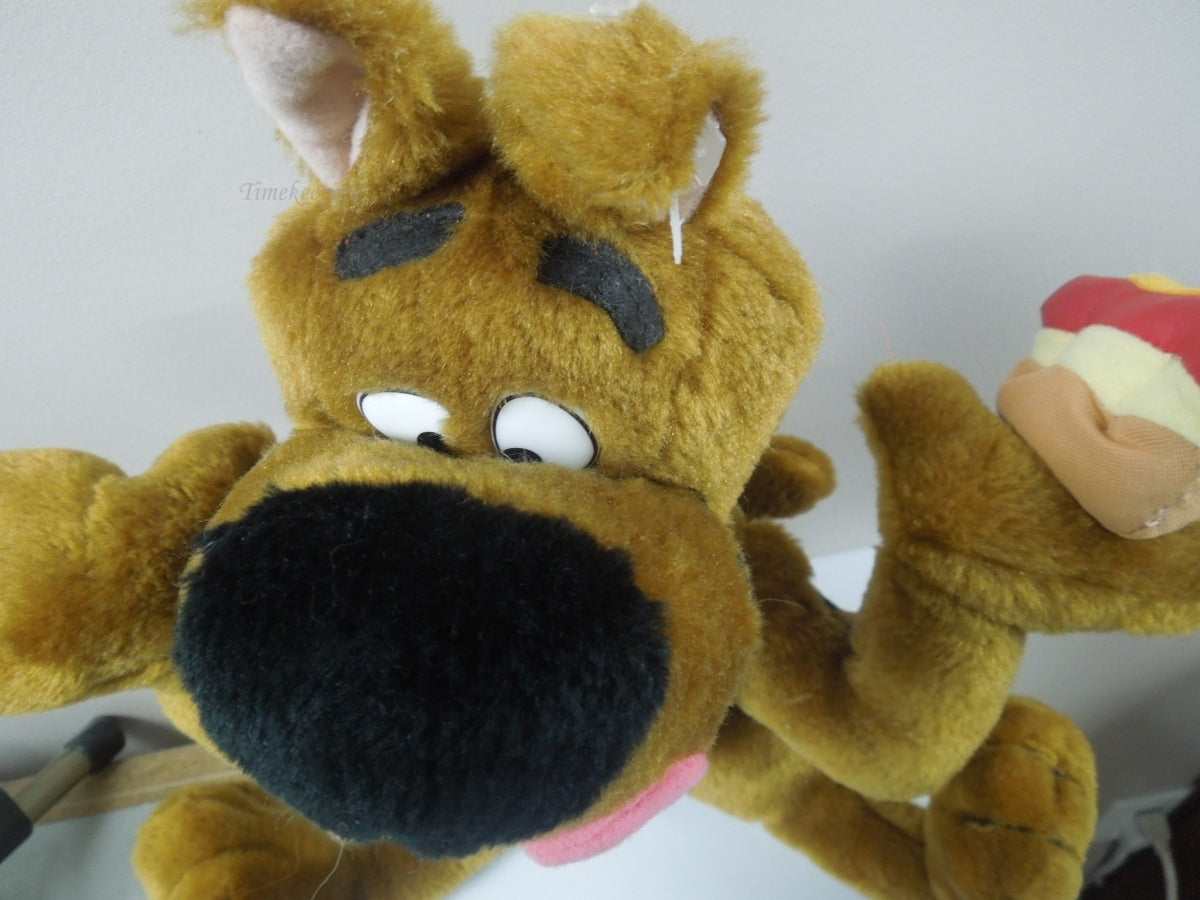 Vintage New with tags Cartoon Scooby-Doo FM store Radio Plush Toy