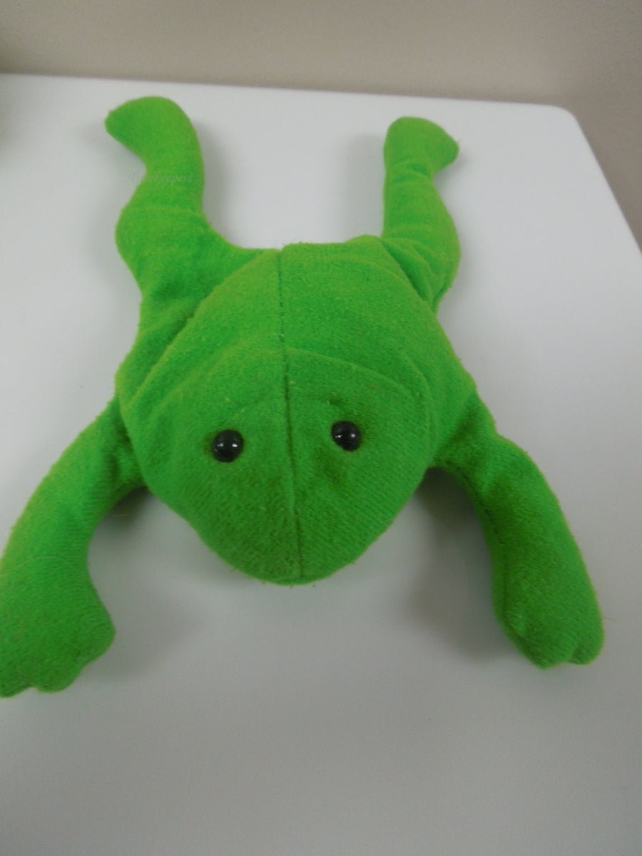 q830 Vintage Green Frog Plush Toy with Tiny Black Eyes – TimeKeepersOlive