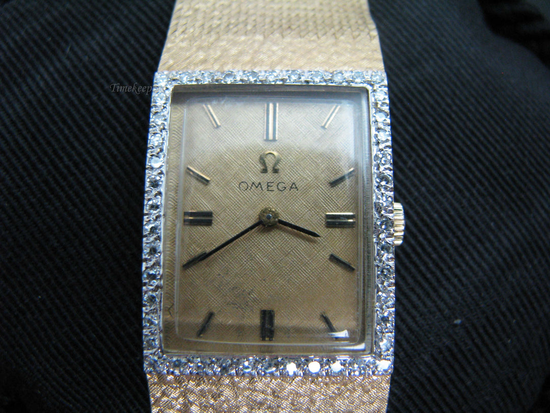 b814 Gorgeous Unisex 14kt Yellow Gold Omega Mechanical Wristwatch