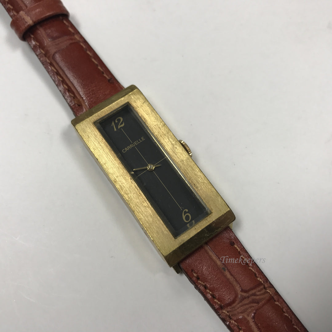d329 Vintage Caravelle Gold Tone Stainless Steel Mechanical 1960's Wrist Watch