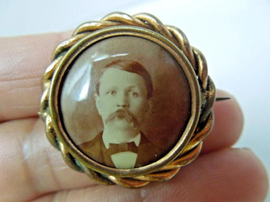 s972 Circa 1900 Antique Photo Gold Filled Pin Victorian Gentleman