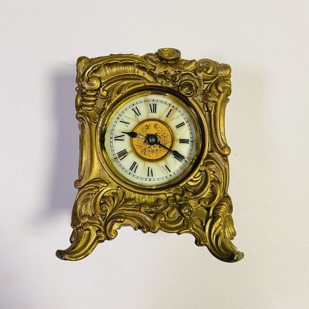 f482 Antique Carved Stand Shelf Mantel Clock