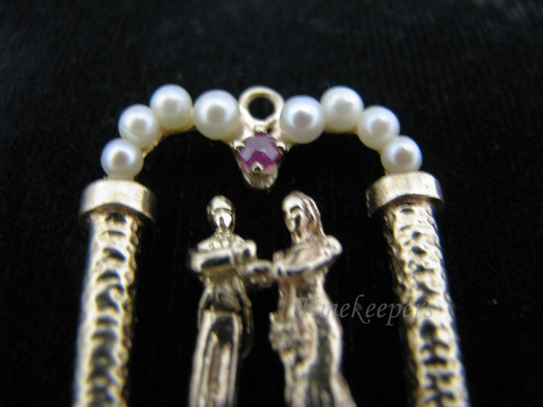 a737 Vintage 14k Yellow Gold Bride &amp; Groom Pendant with Ruby &amp; Small Pearls