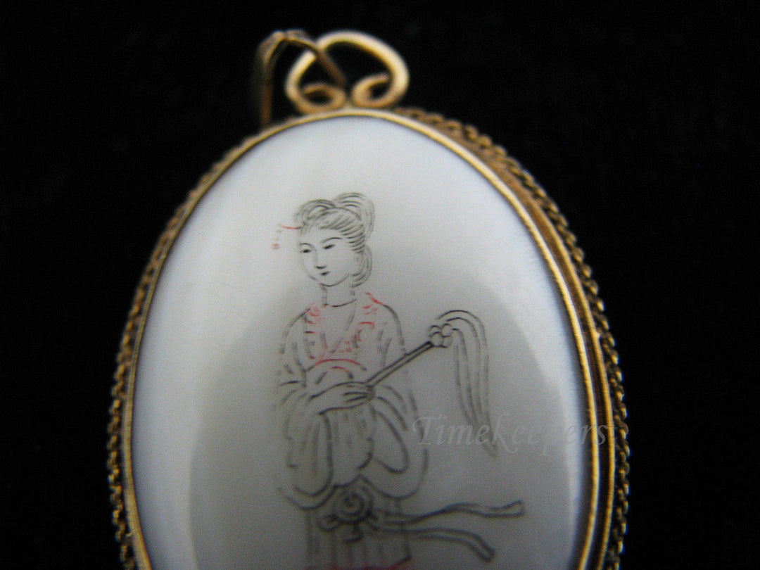a751 Unique Vintage Shell Locket Hand Painted with Gold Filled Bail and Latch