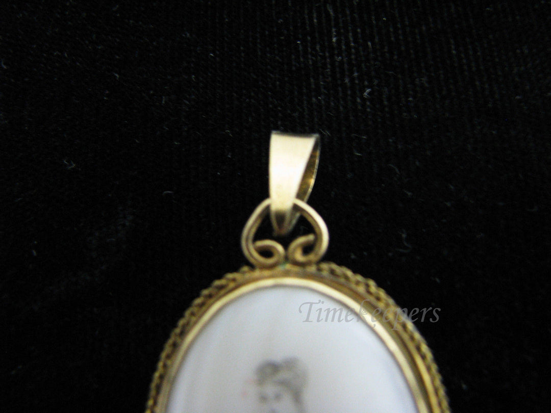 a751 Unique Vintage Shell Locket Hand Painted with Gold Filled Bail and Latch