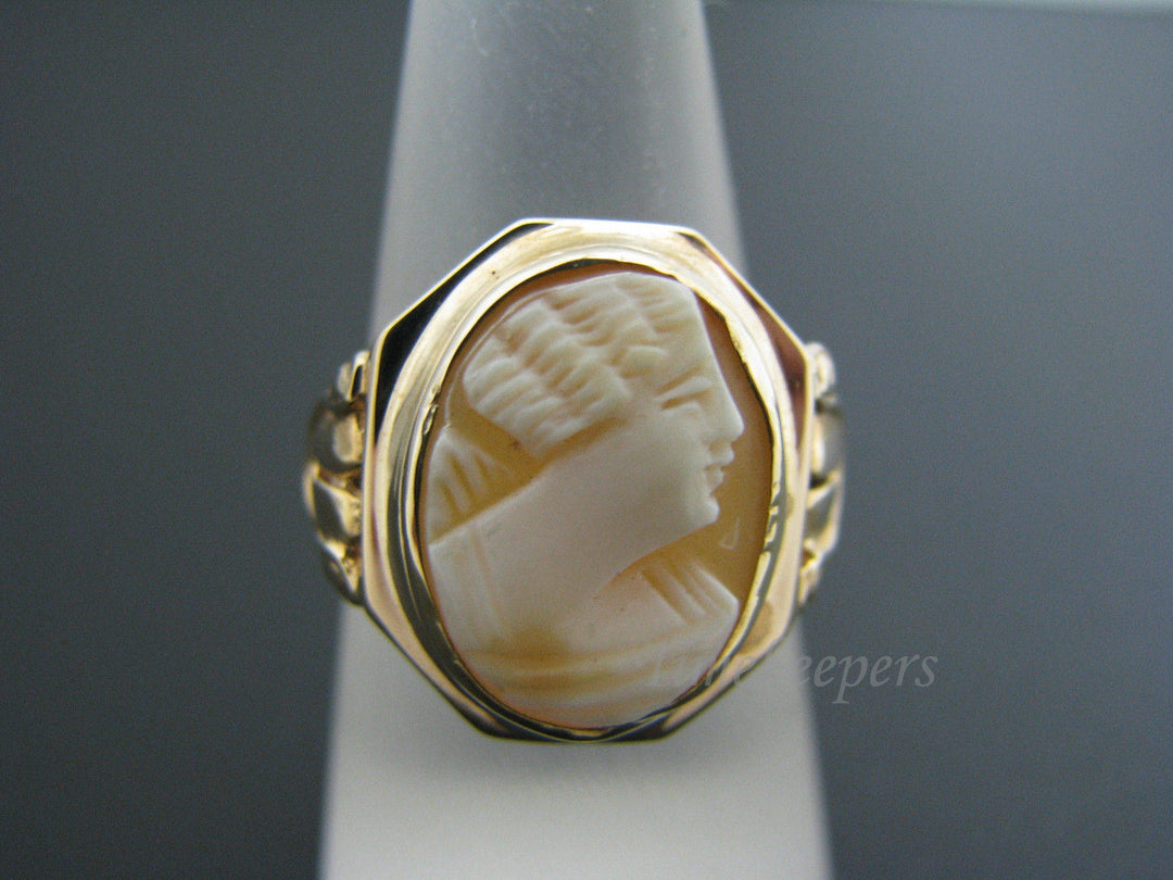 c618 Elegant Vintage 10k Yellow Gold Cameo Ring in Bezel Setting
