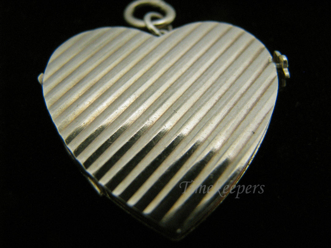 a743 Beautiful Large Heart Shape 14k Yellow Gold Locket