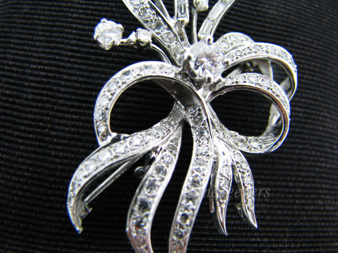 a501 Beautiful 14k White Gold Flowing Ribbon Brooch Pin Encrusted Diamonds