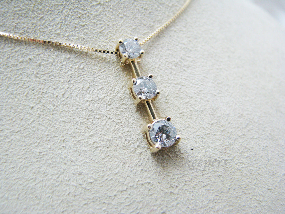 c604 Gorgeous Graduated Three Diamond Necklace in 14k Yellow Gold .85 TCW