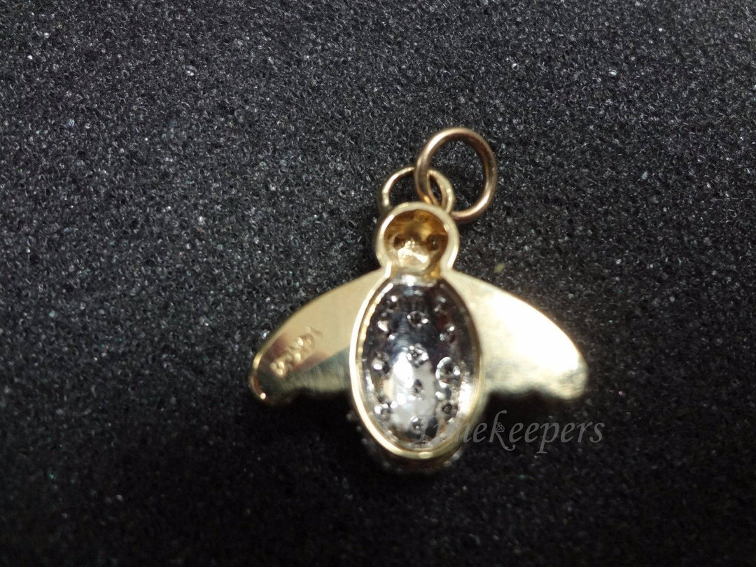 a626 Beautiful Vintage 14k Yellow Gold Fly with a Diamond Body Pendant Charm