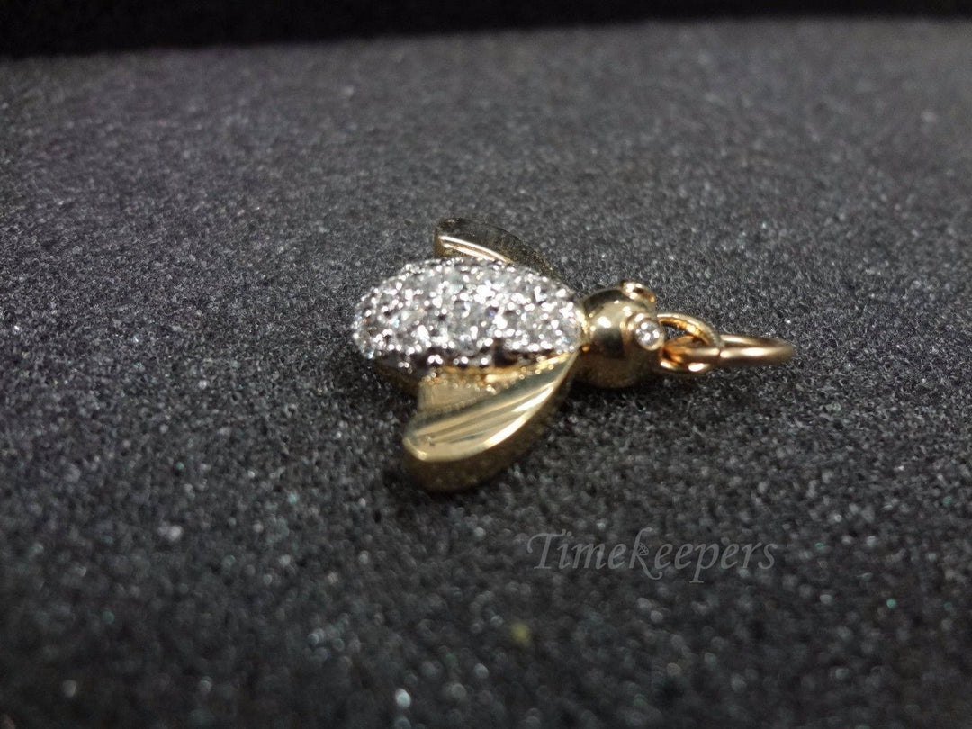 a626 Beautiful Vintage 14k Yellow Gold Fly with a Diamond Body Pendant Charm