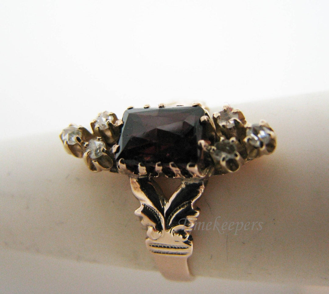 a961 Beautiful Vintage Garnet and Diamond Ring in 14k Yellow Gold
