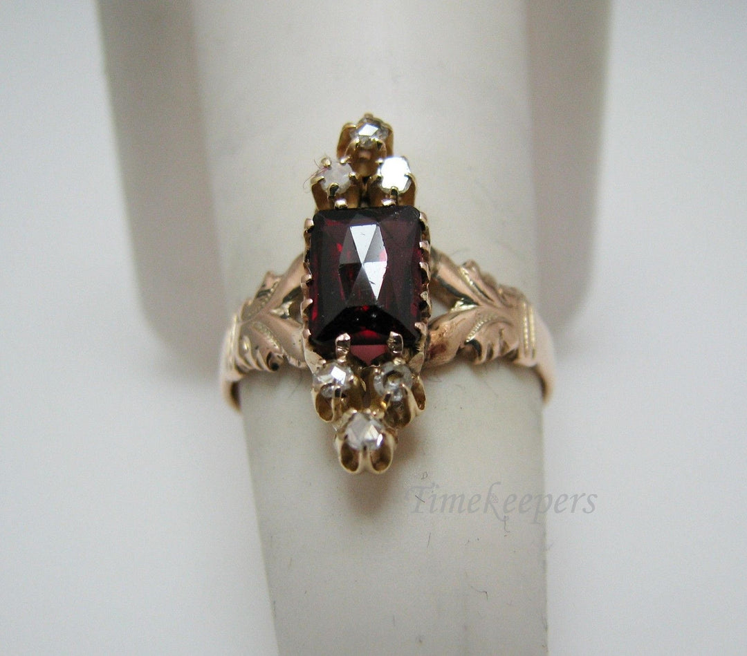 a961 Beautiful Vintage Garnet and Diamond Ring in 14k Yellow Gold