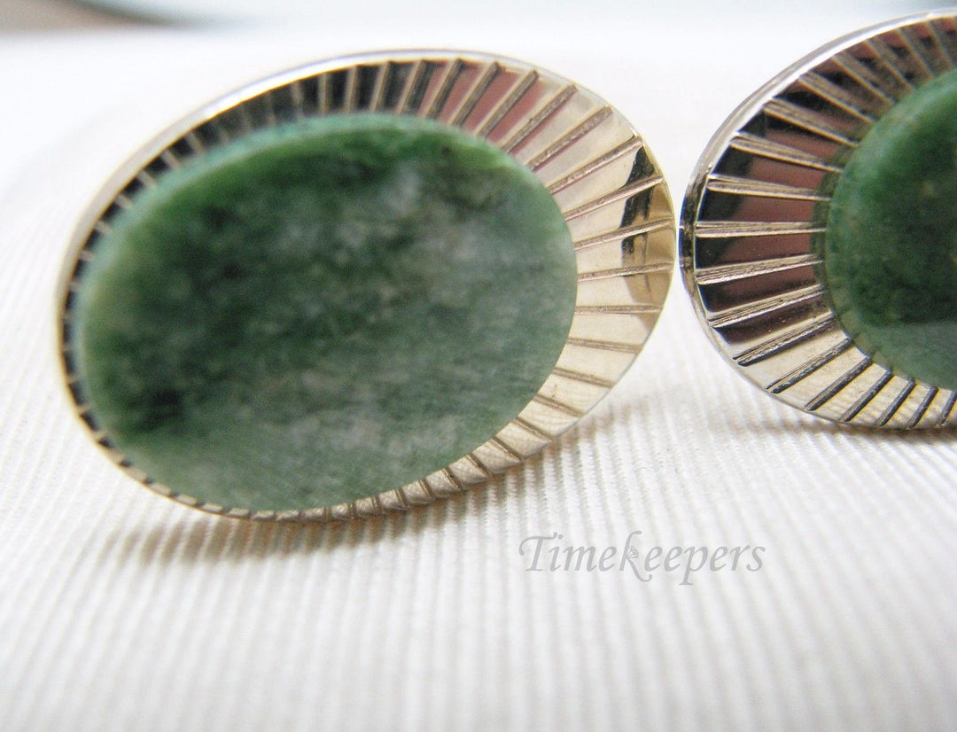 c213 Vintage Oval Cuff links with an Oval Jade Stone in Gold Tone