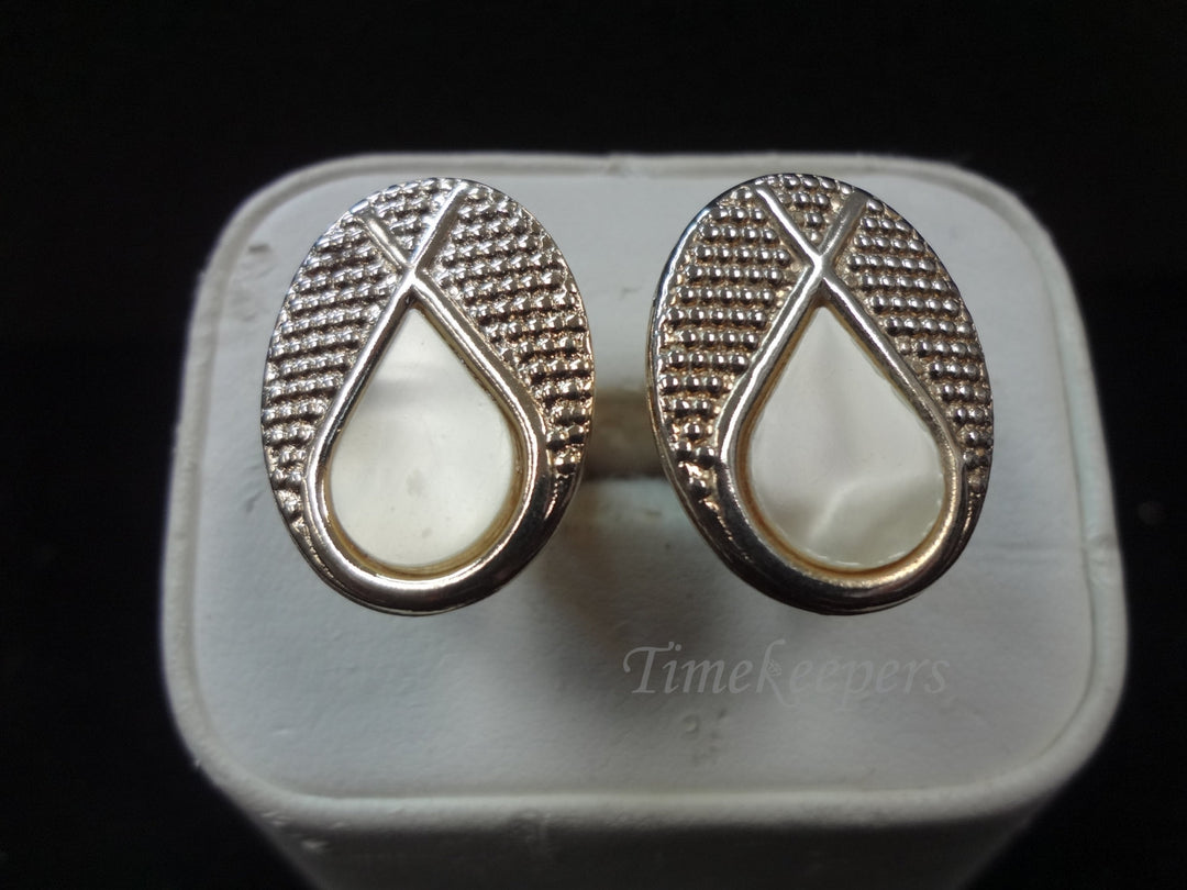 c347 Vintage Gold tone Oval Cuff links featuring a White Stone