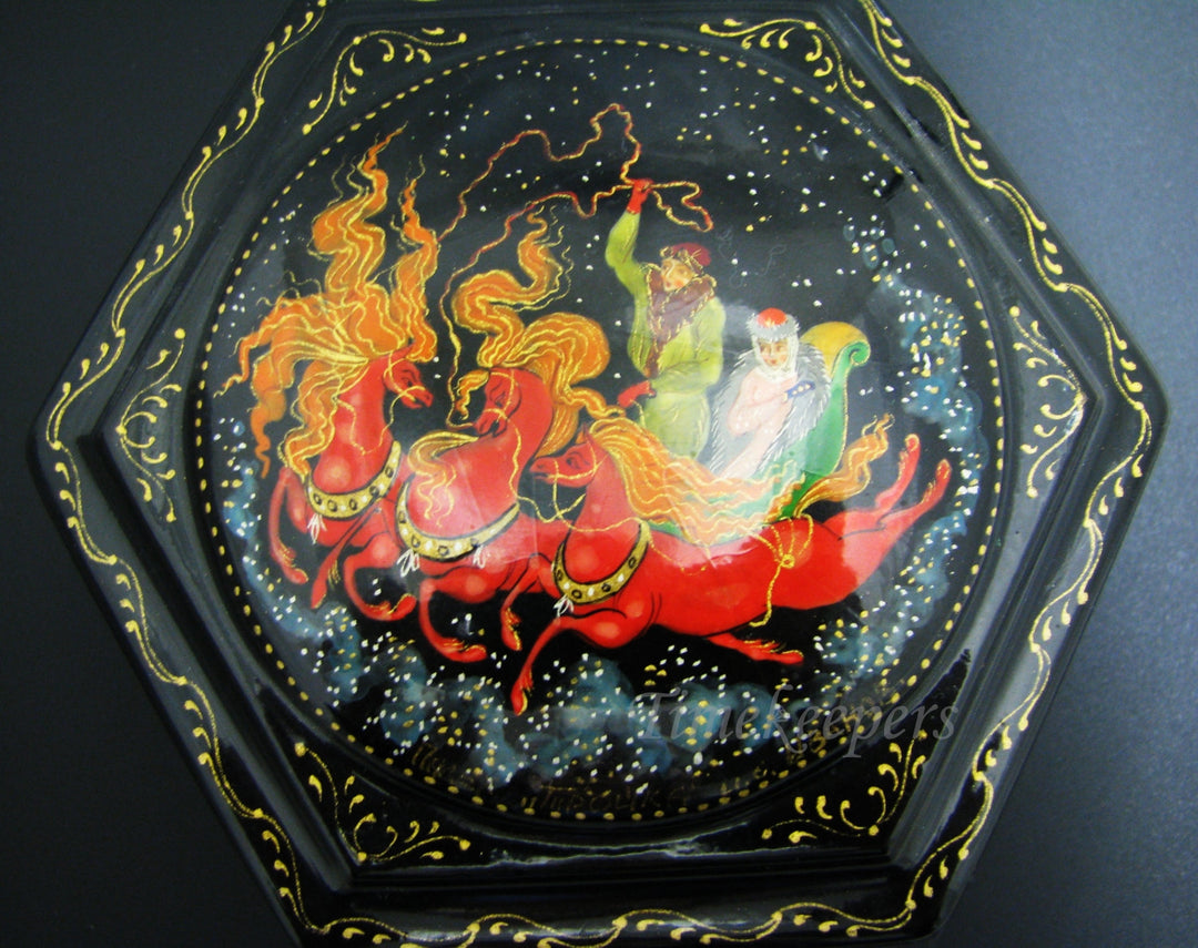 j148 Russian Palekh Tradition Painted Lacquer Box with Troikia or 3 Horses Scene