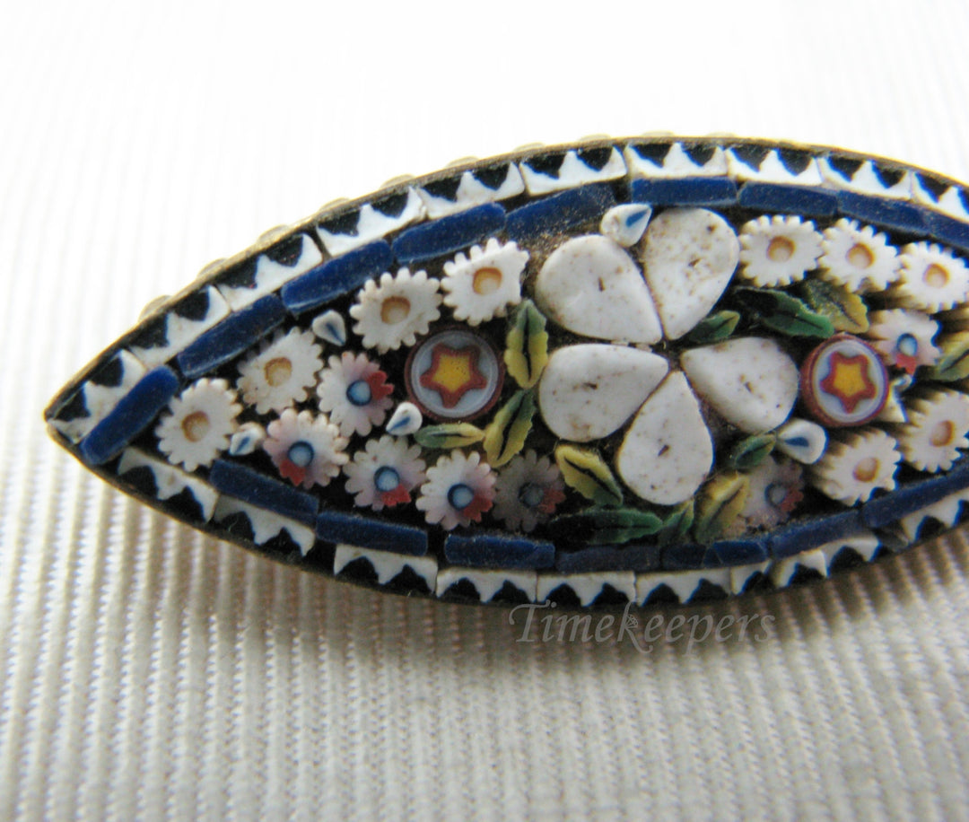 a1052 Beautiful Vintage Micro Mosaic Ellispe Brooch in Blue and White