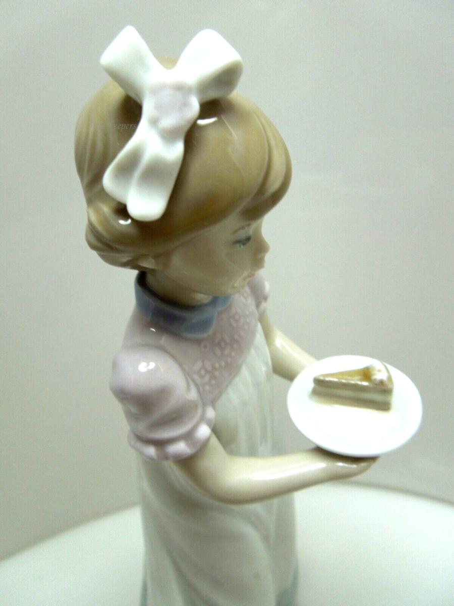s668 Vintage LLADRO Porcelain Figure Happy Birthday Girl with Cake