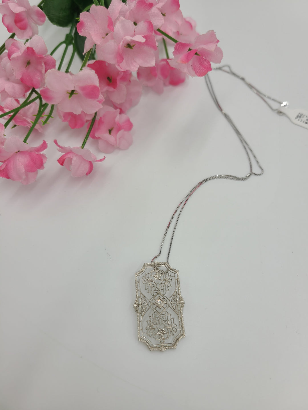 k701 Lovely Vintage 10kt White Gold Filigree Pendant on a 20" 14kt White Gold Box Necklace