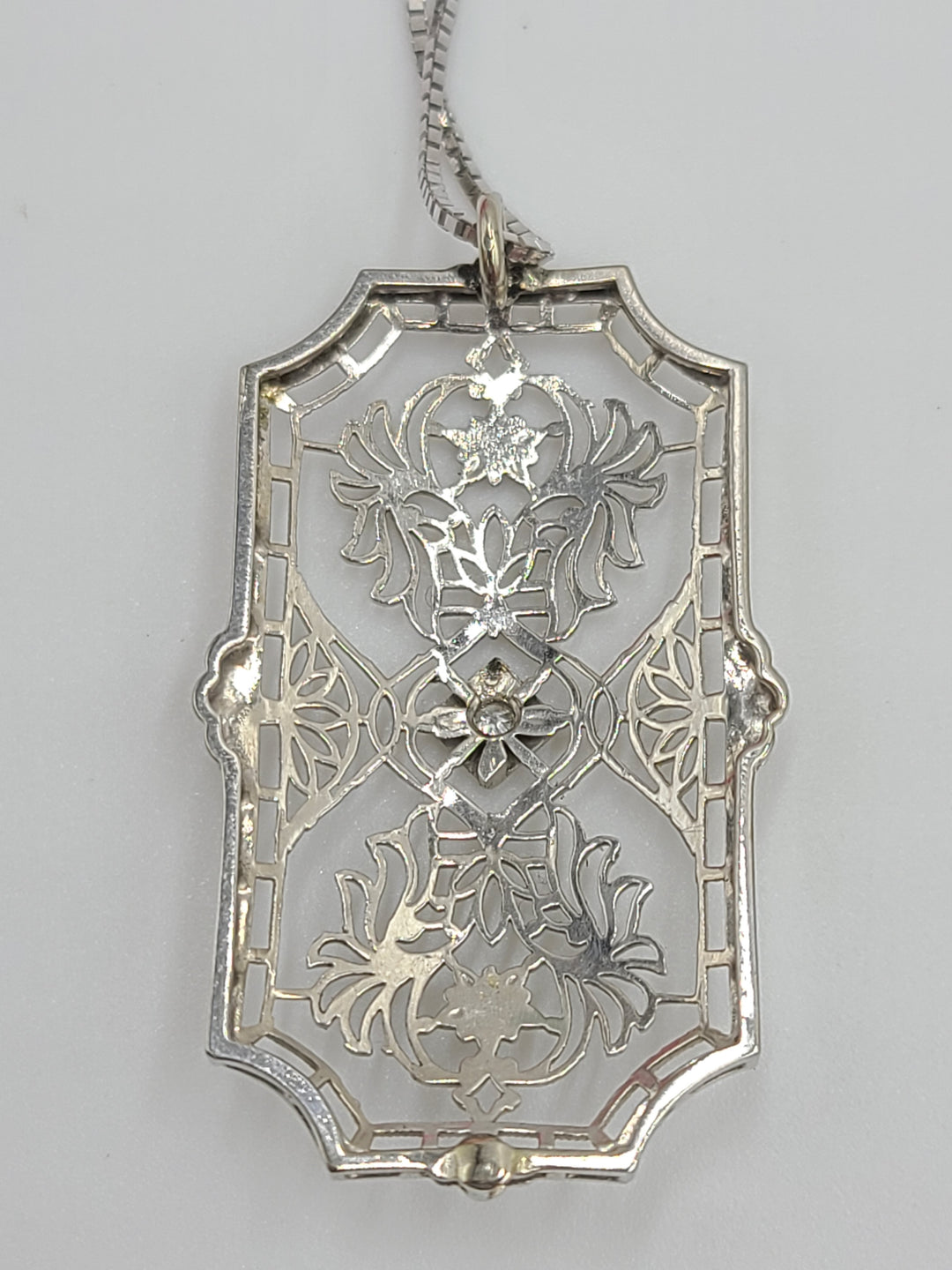 k701 Lovely Vintage 10kt White Gold Filigree Pendant on a 20" 14kt White Gold Box Necklace