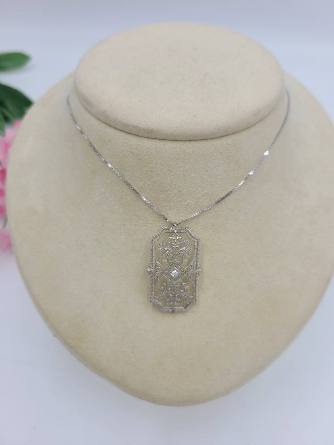 k701 Lovely Vintage 10kt White Gold Filigree Pendant on a 20" 14kt White Gold Box Necklace