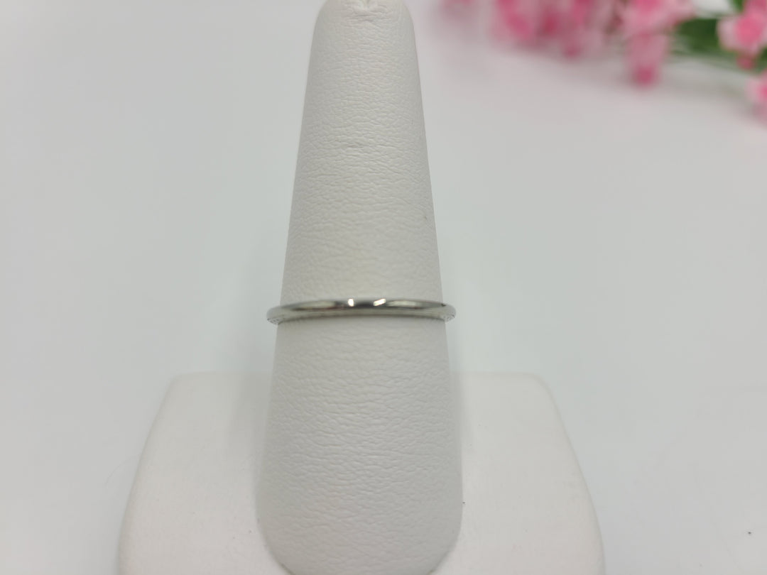 k730 Antique Ladies 18kt White Gold Etched Wedding Band