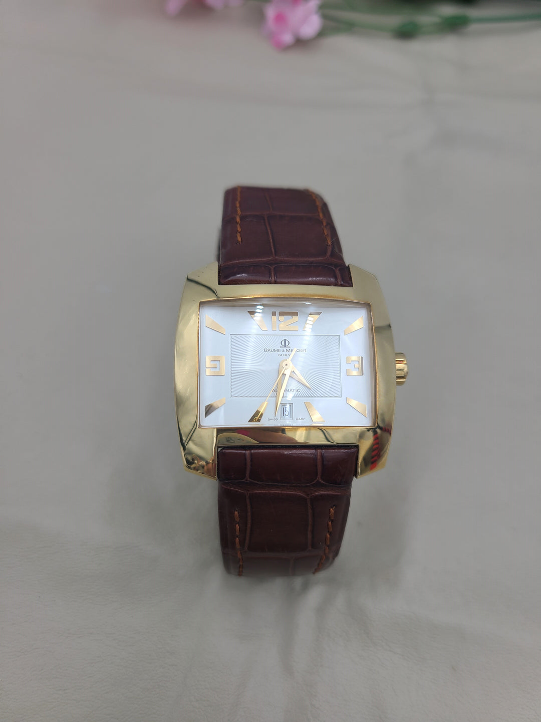 k860 Handsome Men's Automatic 18kt Yellow Gold Baume and Mercier Geneve 1830 No. 3725823 Wristwatch