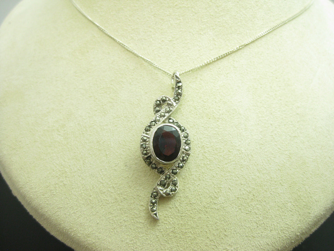 g265 Elegant Sterling Silver Garnet &amp; Marcasites Pendant with Silver Chain