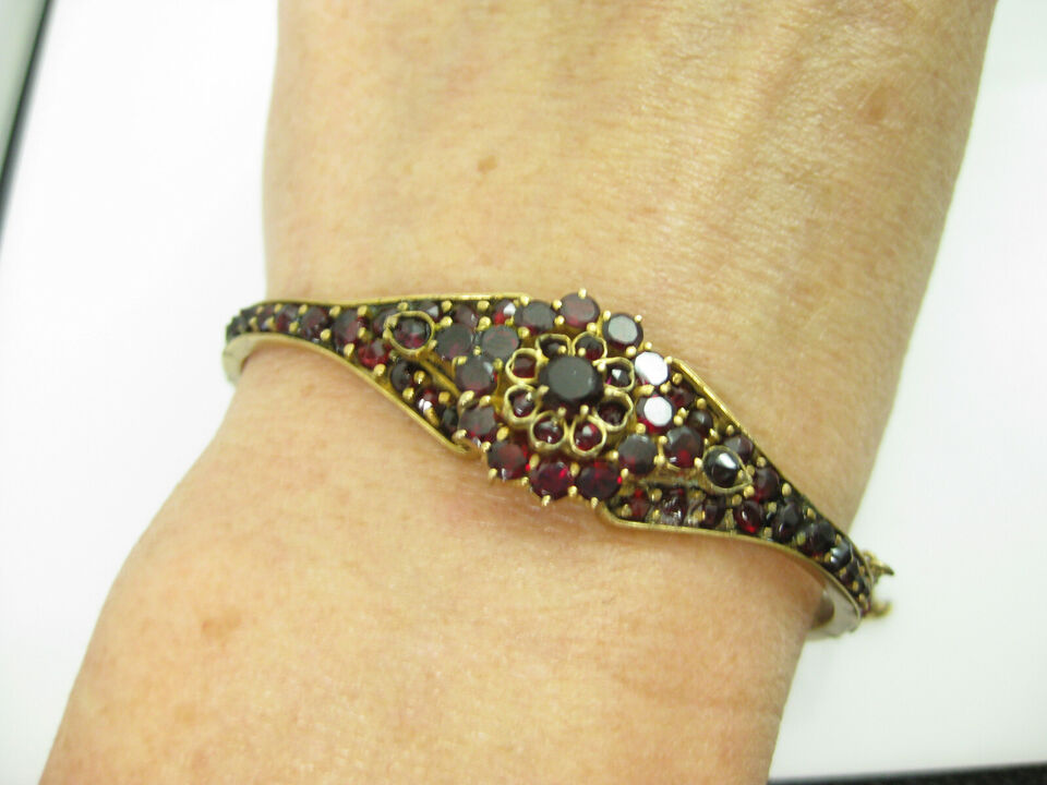 g251 Stunning Garnet 14kt Gold Filled Bracelet