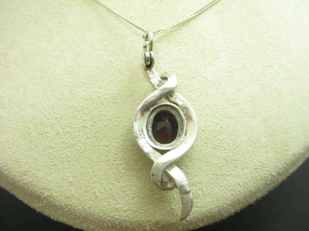 g265 Elegant Sterling Silver Garnet &amp; Marcasites Pendant with Silver Chain