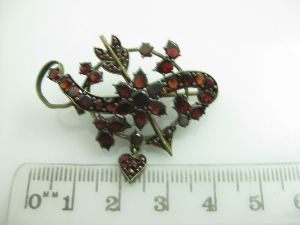 g252 Beautiful Garnet 14kt gold filled Brooch