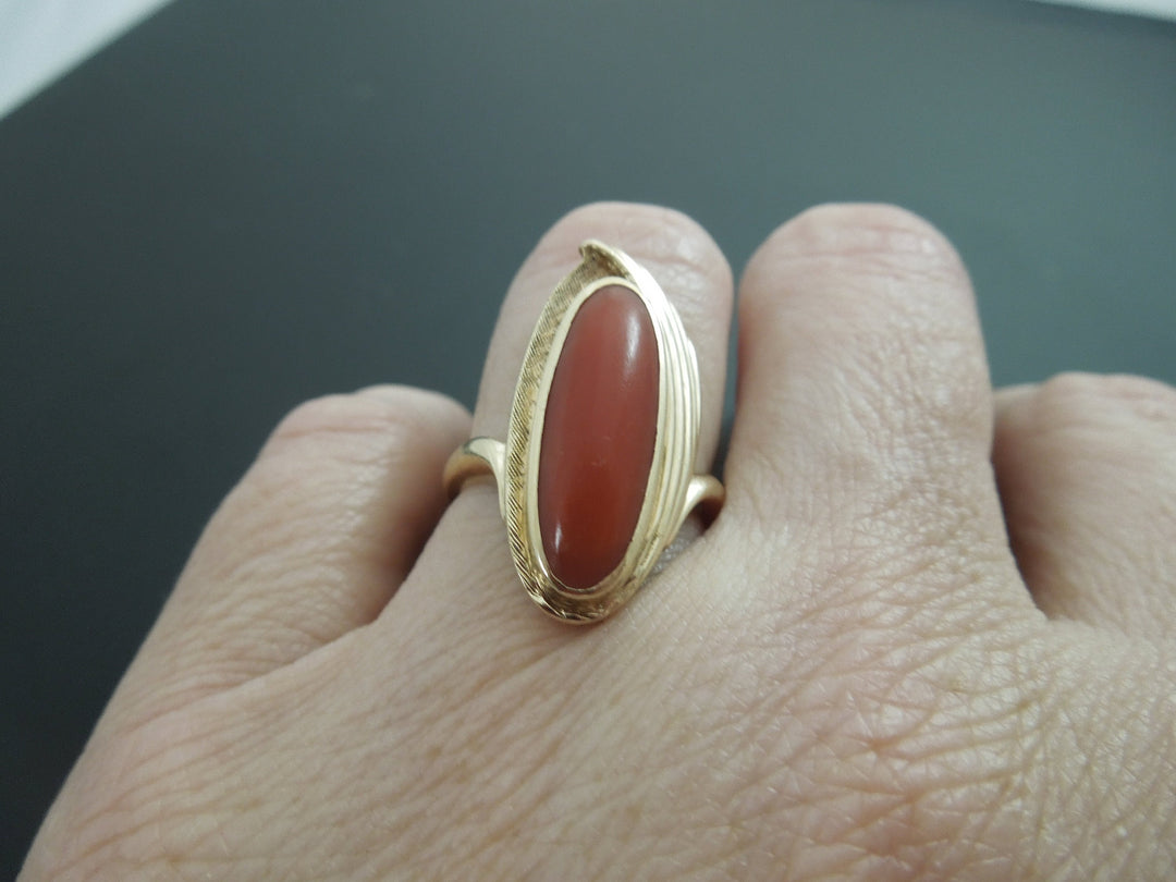 g397 Elegant 10kt Yellow Gold Carnelian Ring size 6