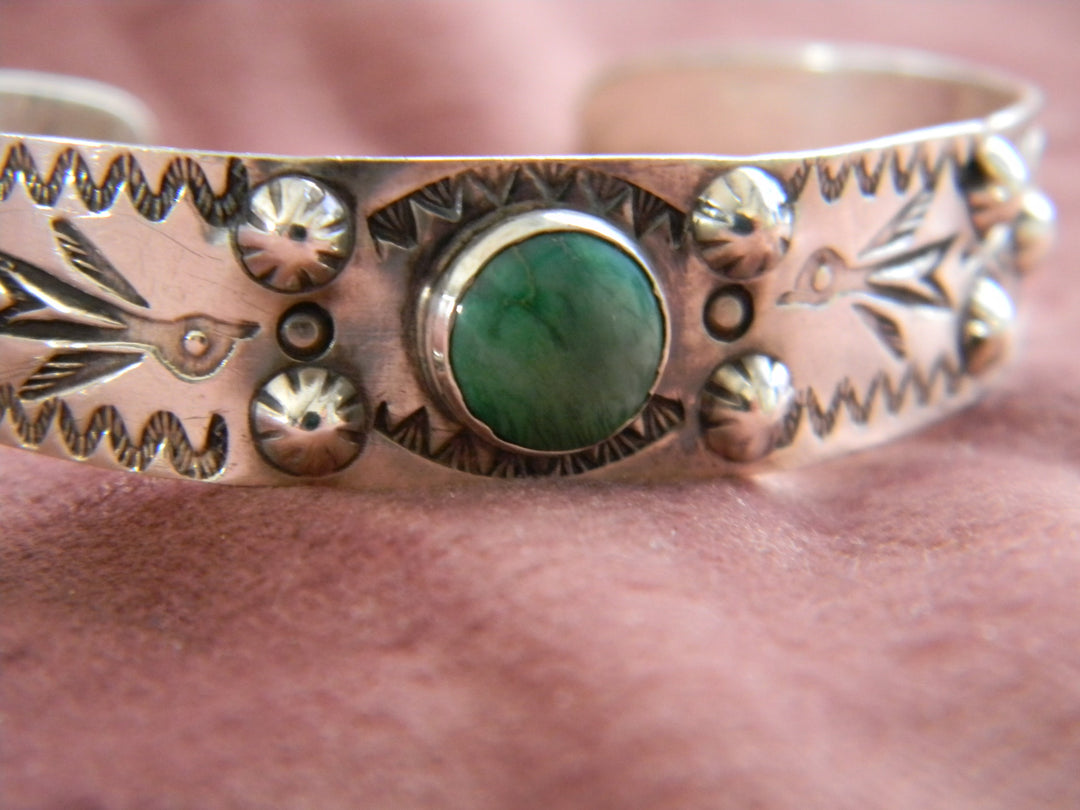 p401 Vintage Sterling Silver Cuff Bracelet with Malachite Cabachon