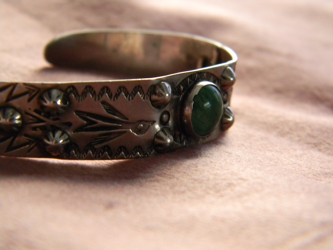 p401 Vintage Sterling Silver Cuff Bracelet with Malachite Cabachon