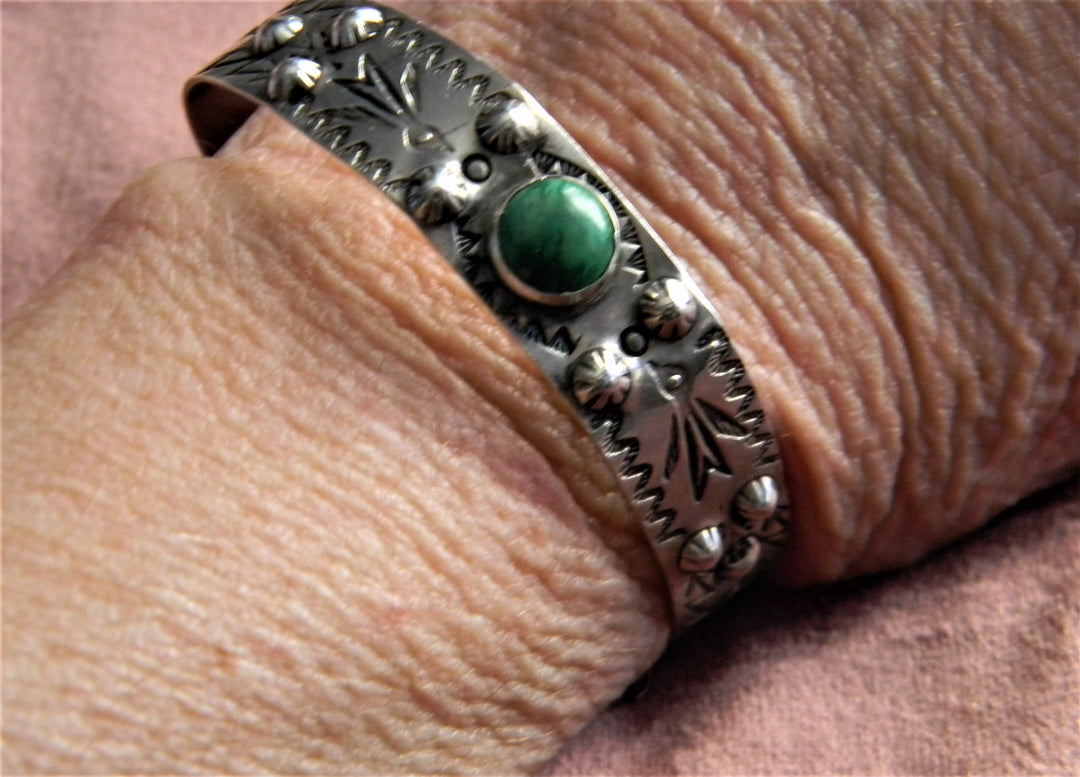 p401 Vintage Sterling Silver Cuff Bracelet with Malachite Cabachon