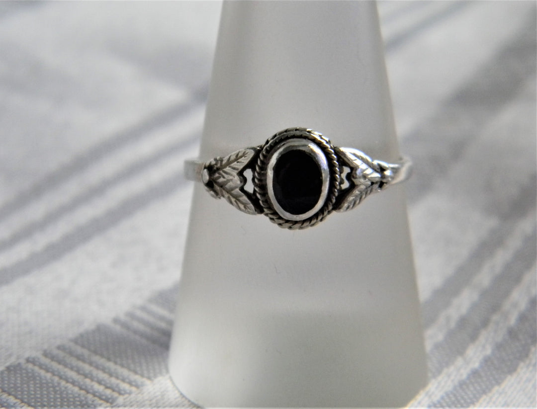 p403 Beautiful Sterling Silver Filigree and Black Onyx Ring