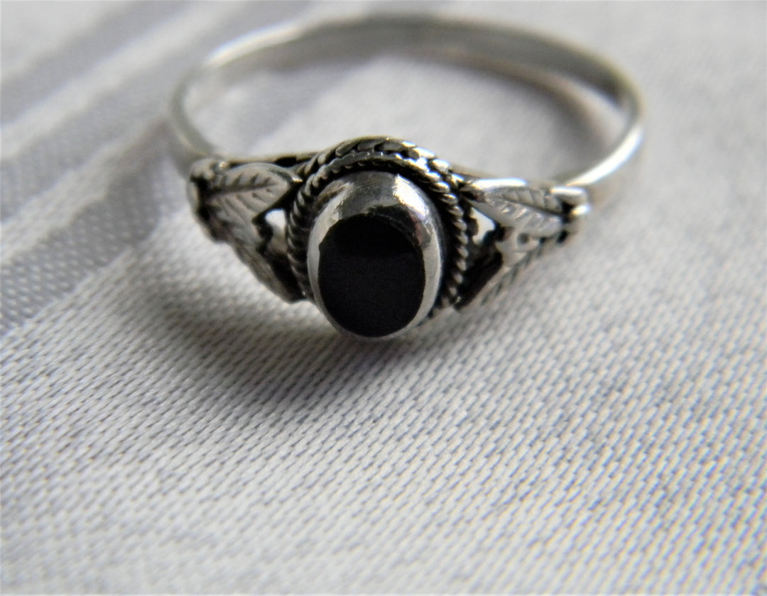 p403 Beautiful Sterling Silver Filigree and Black Onyx Ring