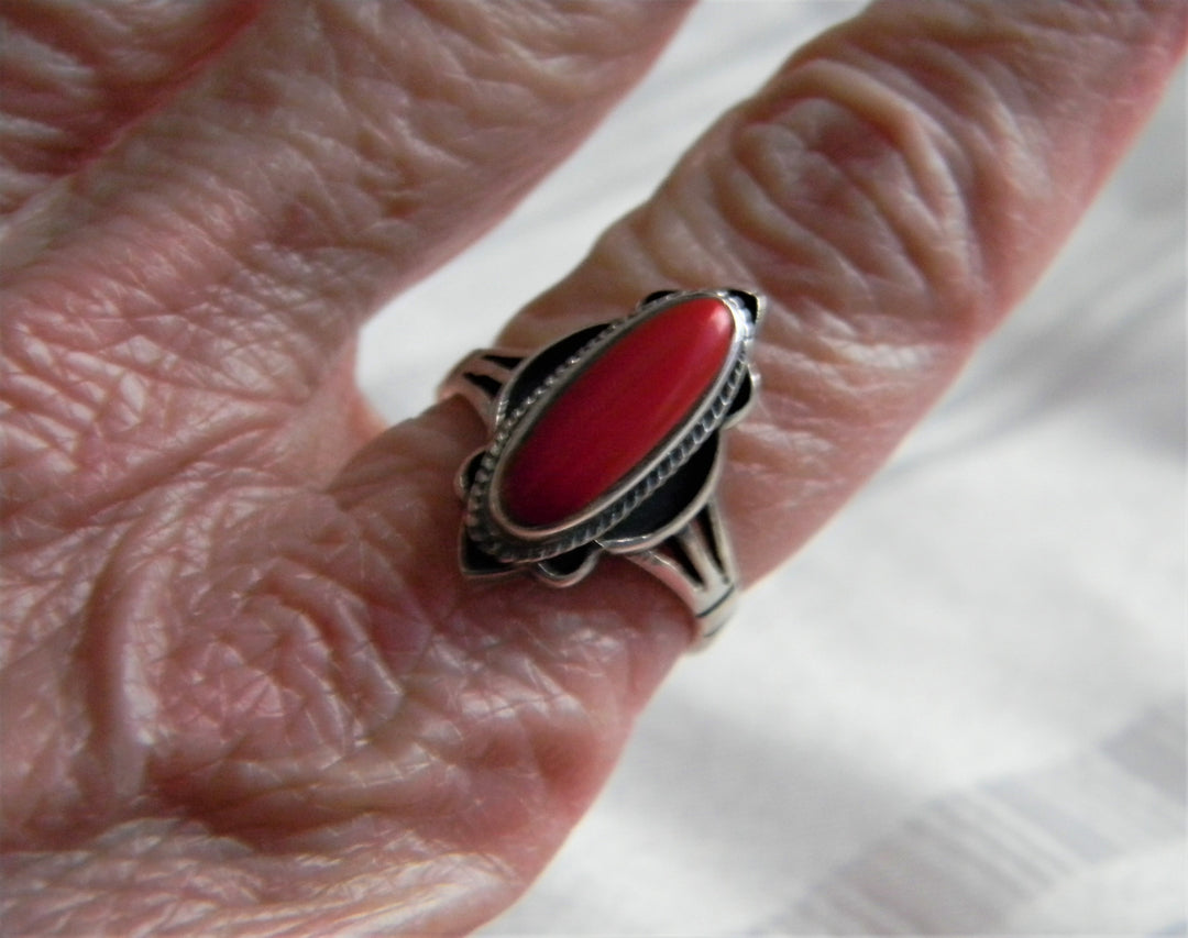 p404 Beautiful Sterling Silver Carnelian Ring