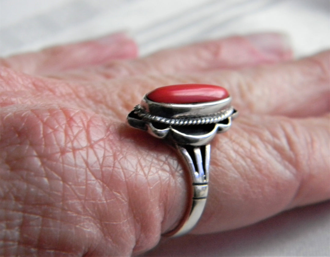 p404 Beautiful Sterling Silver Carnelian Ring