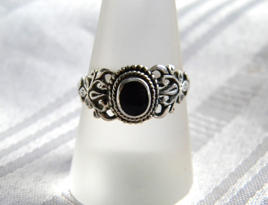 p406 Beautiful Sterling Silver Black Onyx Filigree Ring