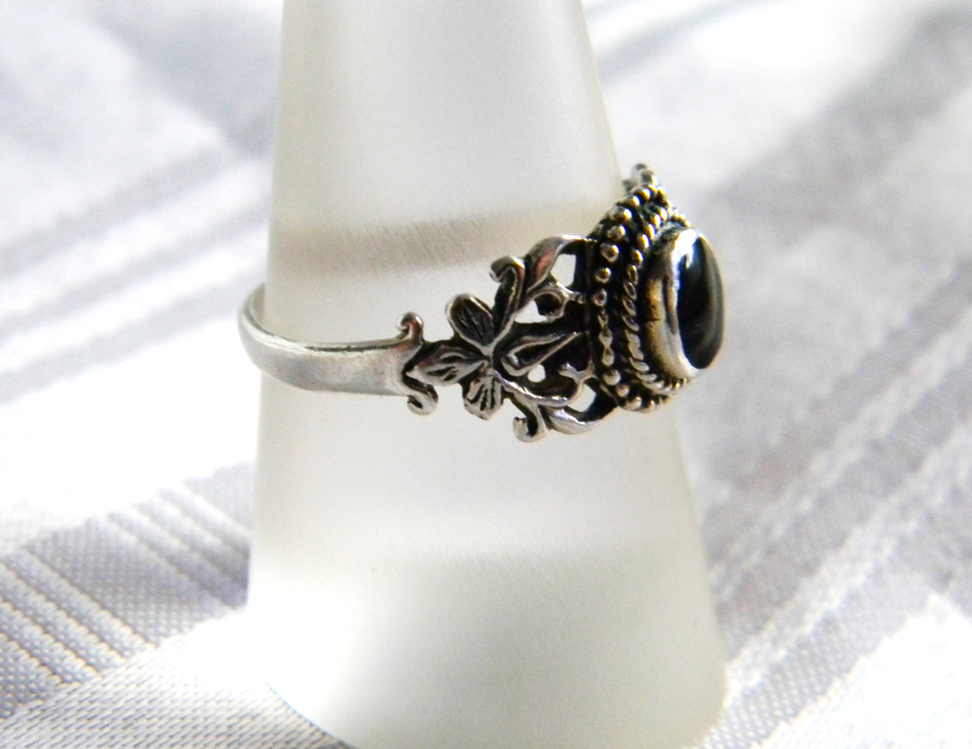 p406 Beautiful Sterling Silver Black Onyx Filigree Ring