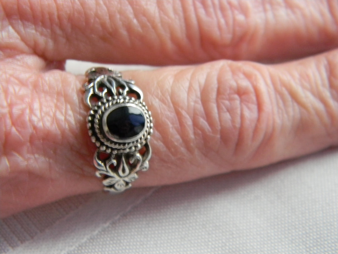 p406 Beautiful Sterling Silver Black Onyx Filigree Ring