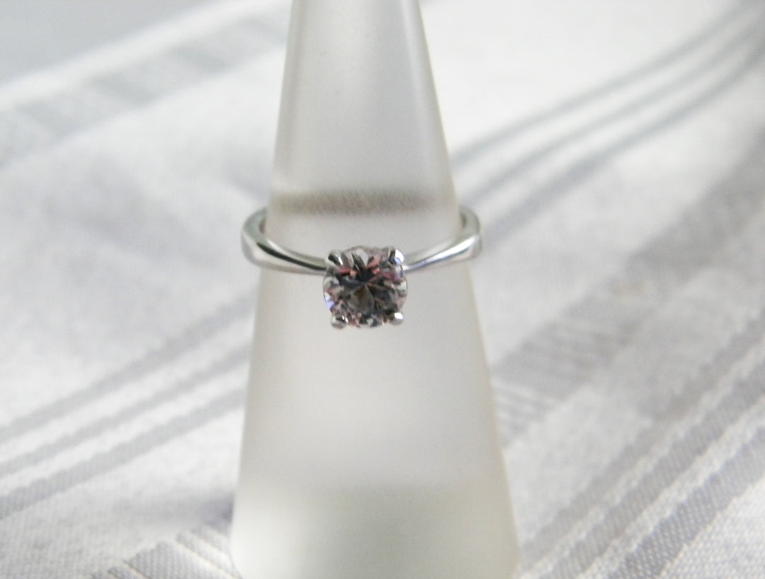 p409 Beautiful Sterling Silver Ring with CZ