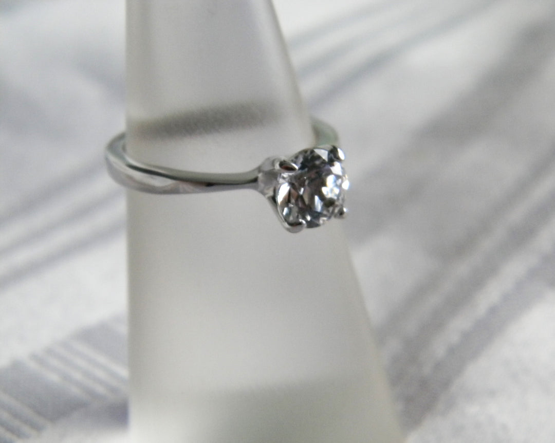 p409 Beautiful Sterling Silver Ring with CZ