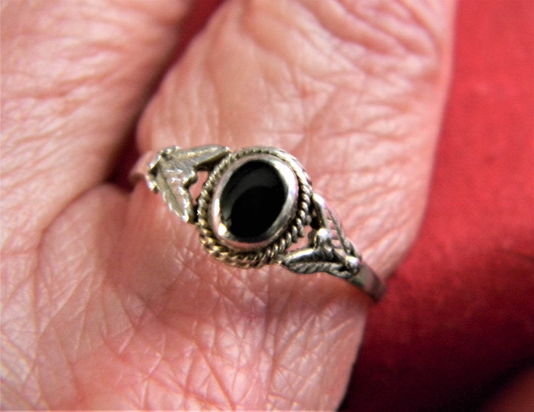 p403 Beautiful Sterling Silver Filigree and Black Onyx Ring