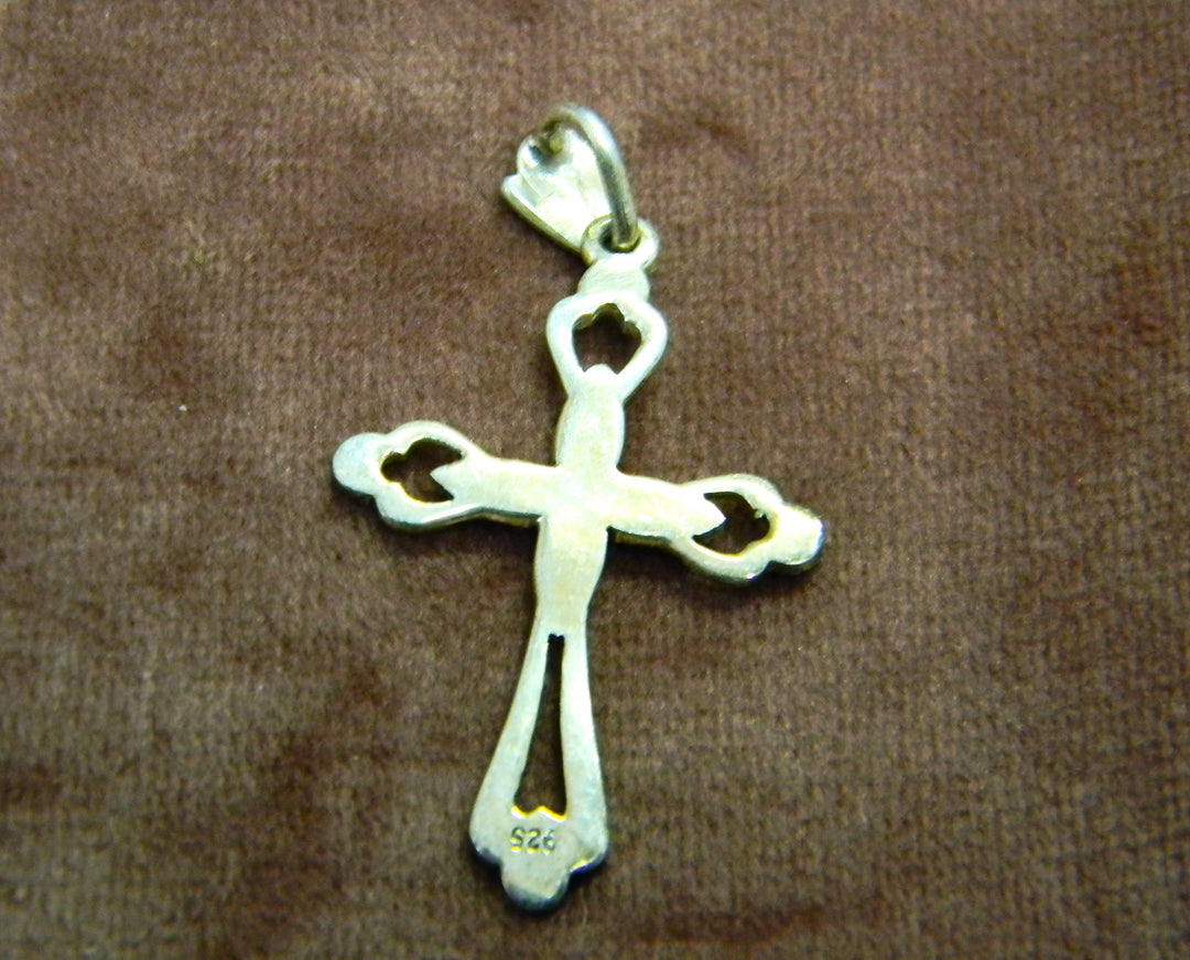 p413 Lovely Sterling Silver Cross Pendant with Marcasite