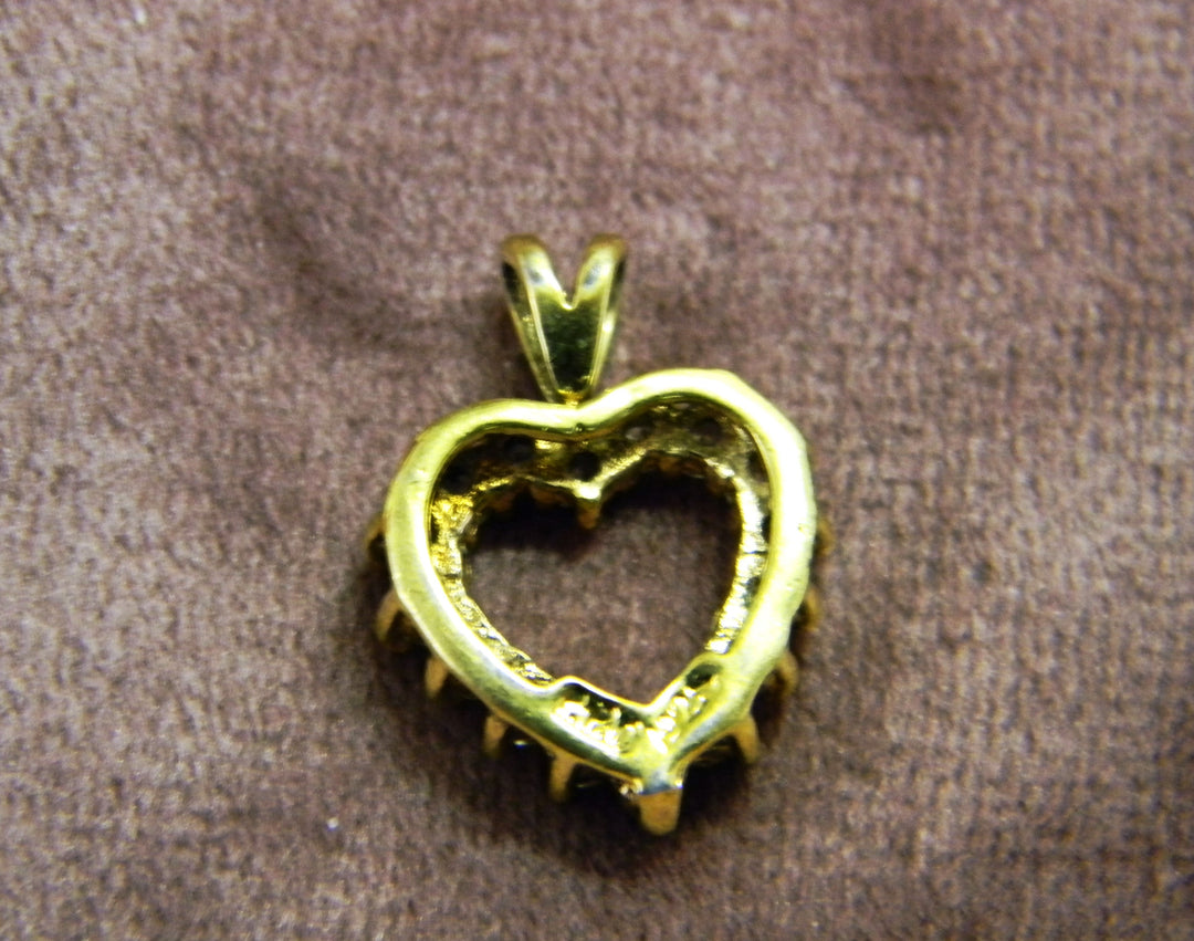 p414 Lovely Sterling Silver Gold Plated Heart Pendant with CZ