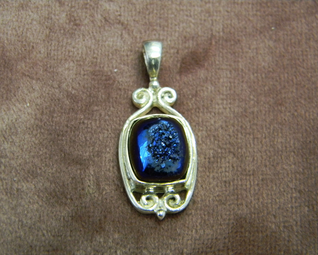 p415 Pretty Sterling Silver Filigree Pendant with Blue Stone